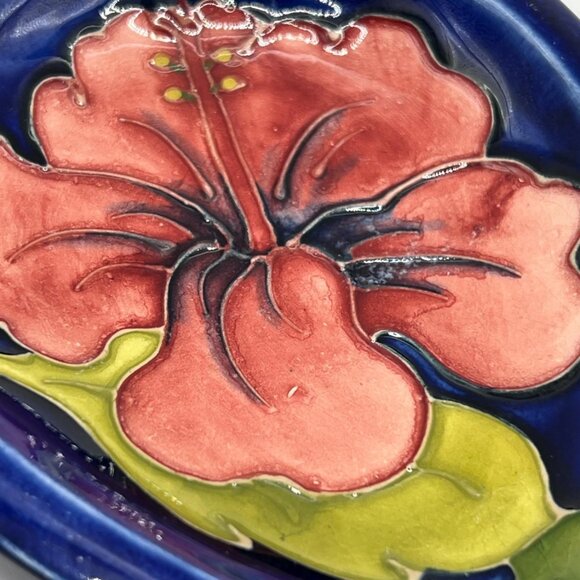 Moorcroft Cobalt blue with pink hibiscus Pottery teardrop ashtray. Signed - Picture 7 of 7